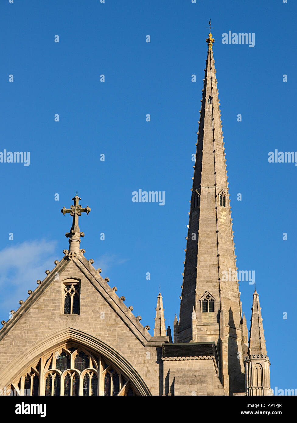 NORWICH CATHEDRAL UND SPIRE, NORFOLK ENGLAND UK Stockfoto
