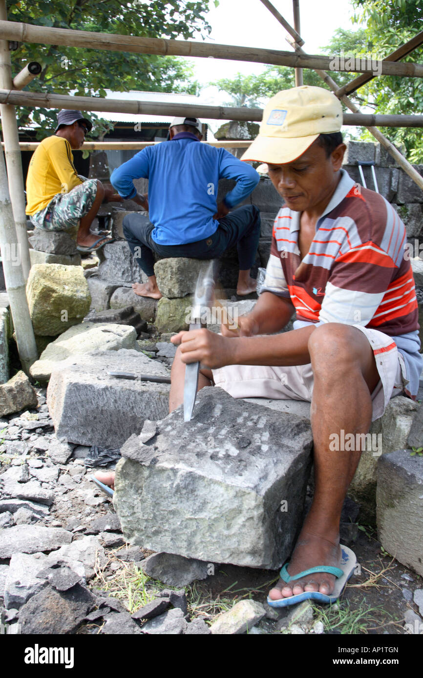 Arbeiter Wiederaufbau der Tempel von Prambanan nach dem Erdbeben 2006 Yogyakarta Java Indonesien Stockfoto