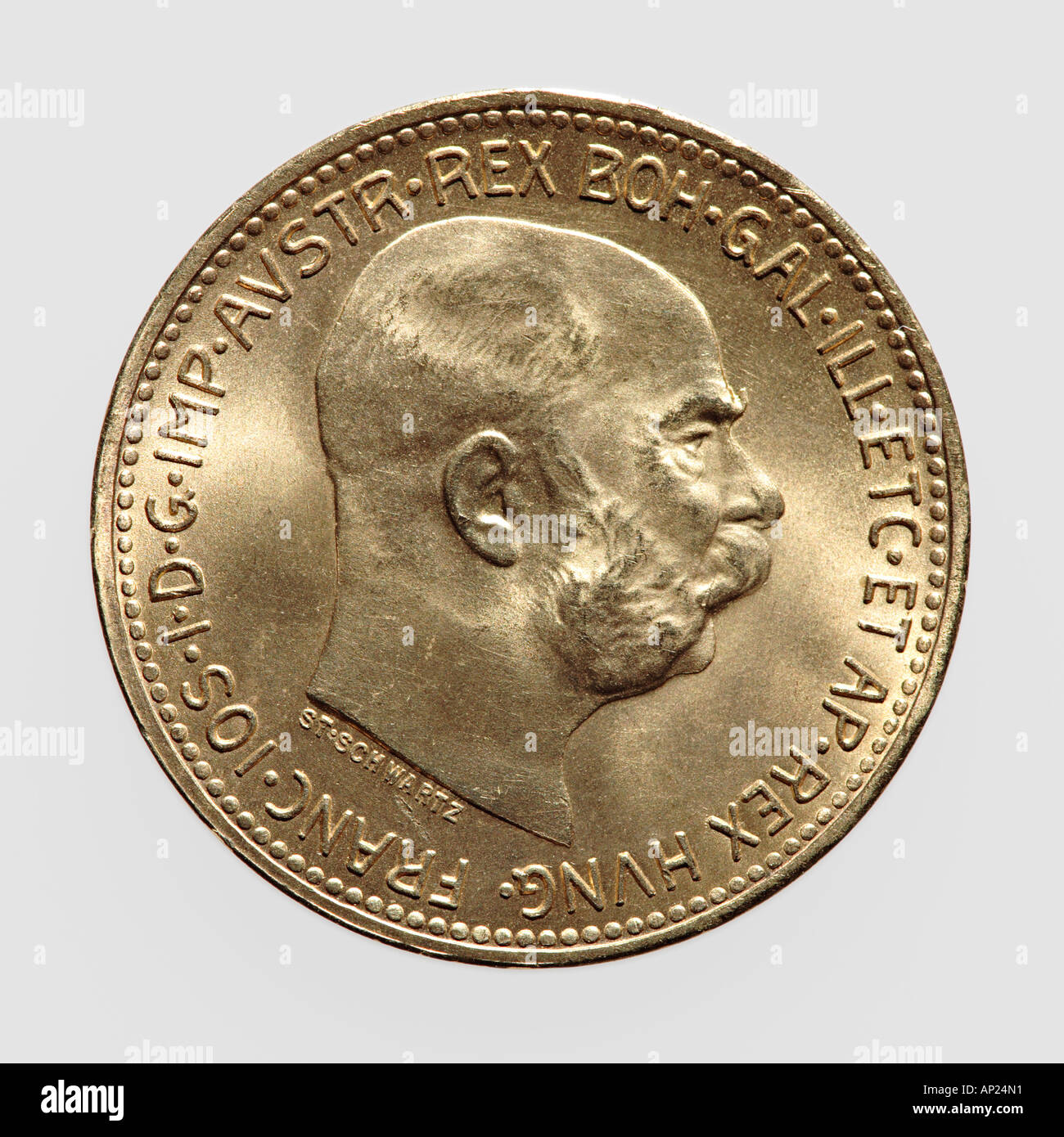 Österreichische Goldmünze vor weißem Hintergrund 20 Korona prägte 1915 Stockfoto
