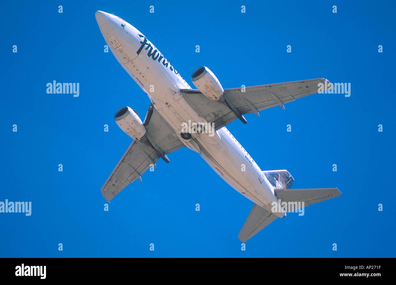 Frontier Airlines Boeing 737 im Flug Stockfoto