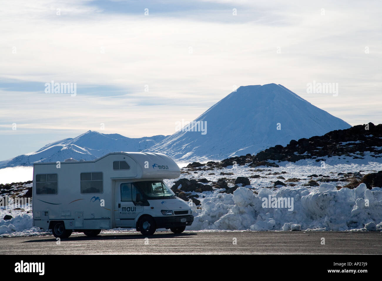 Wohnmobil und Mt Ngauruhoe Tongariro National Park Central Plateau Nordinsel Neuseeland Stockfoto