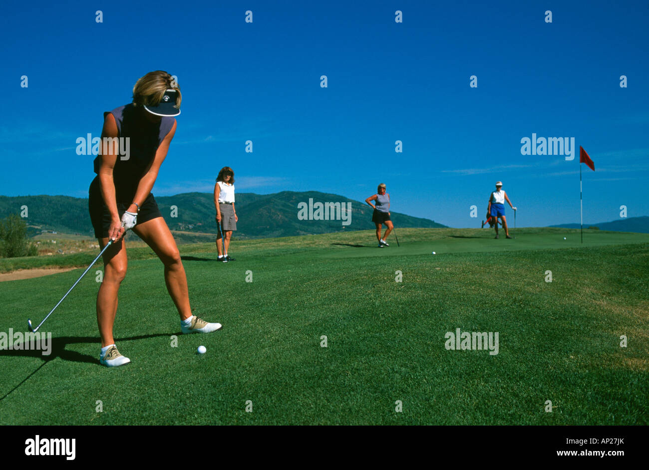 Golfer Chippen Haymaker Golfplatz Steamboat Springs Colorado USA Stockfoto