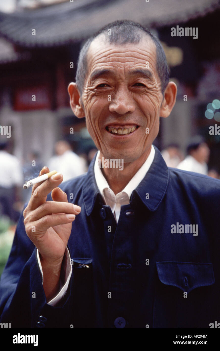Rauchen Mann Shanghai China Stockfoto