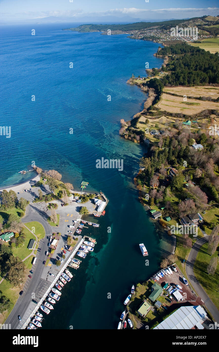 Marina am Quelle des Waikato River von Lake Taupo Taupo Nordinsel Neuseeland Antenne Stockfoto