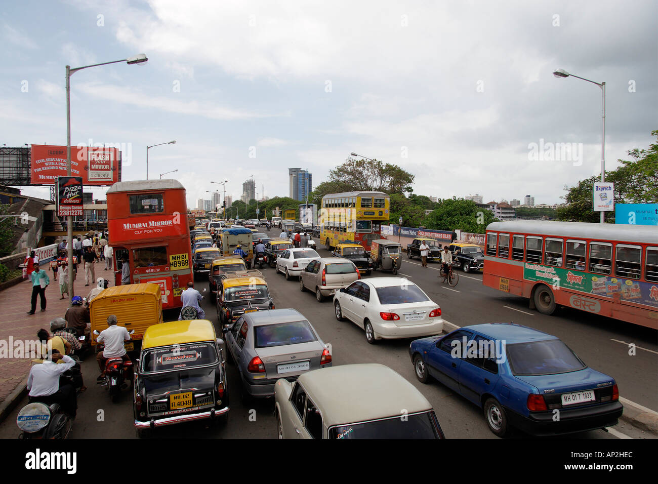 AAD72346 Verkehr bei Mahalaxmi Mumbai Maharashtra India Stockfoto