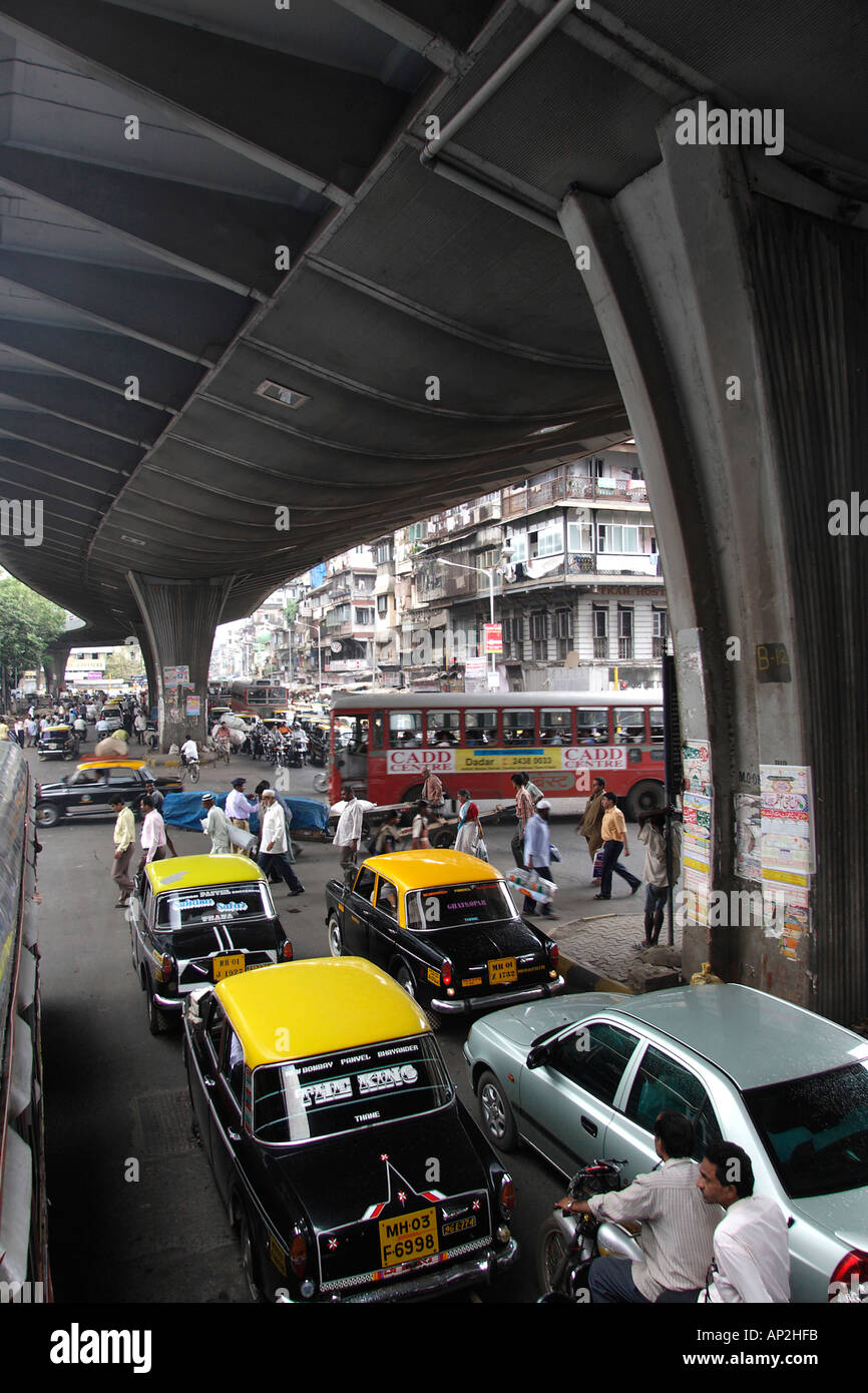 AAD72348 Unter J J überfliegen Sie Bhindi Bazar Mumbai Maharashtra Indien Stockfoto