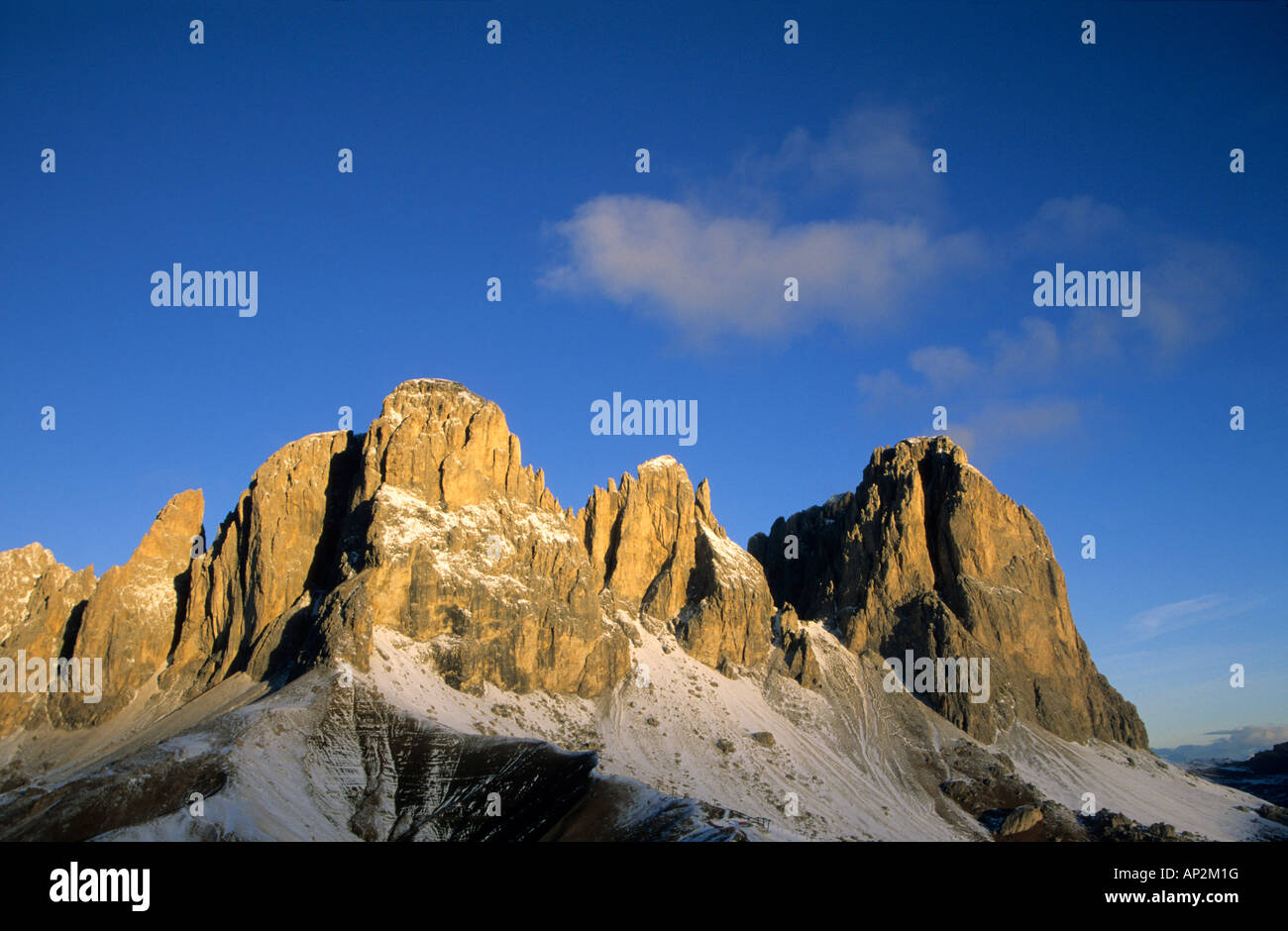 Langkofel, Fuenffingerspitze und Grohmannspitze vom Sellajoch, Wolkenstein, Dolomiten, Südtirol, Süditalien Stockfoto