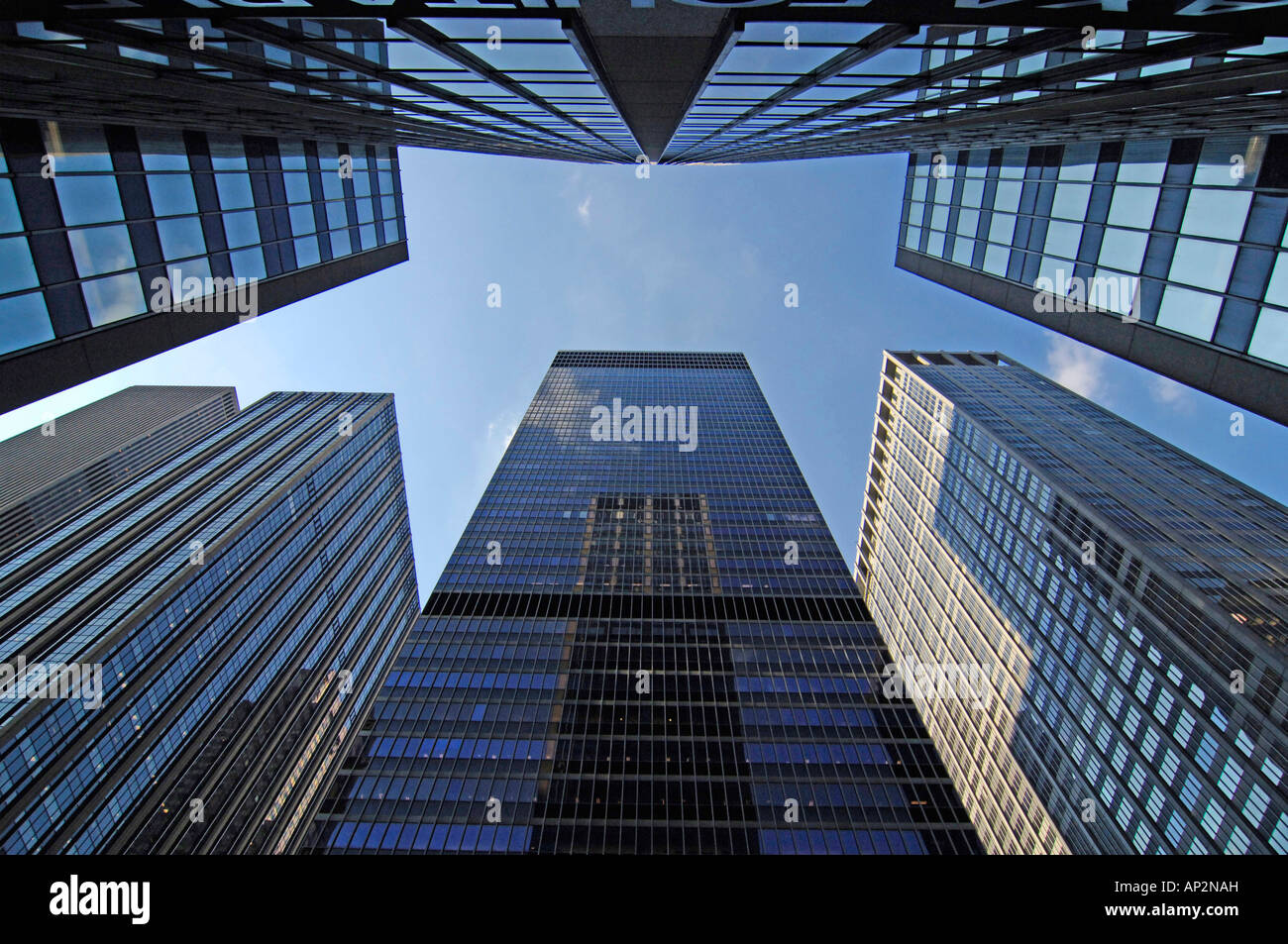 Wolkenkratzer auf der 7th Avenue, New York City, New York, USA Stockfoto