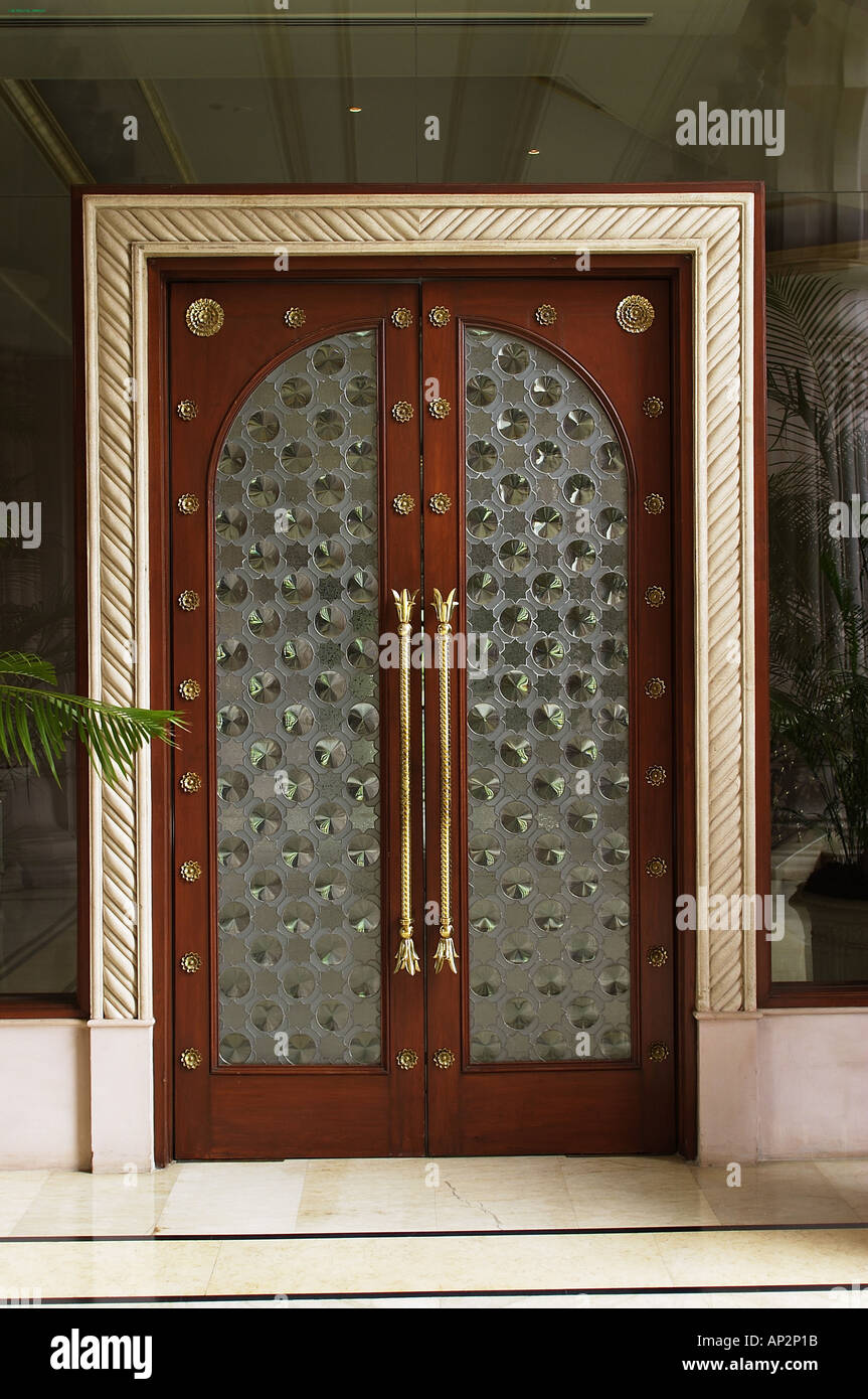 IQP72630 geschlossen Tür kunstvolle und dekorative Stockfoto