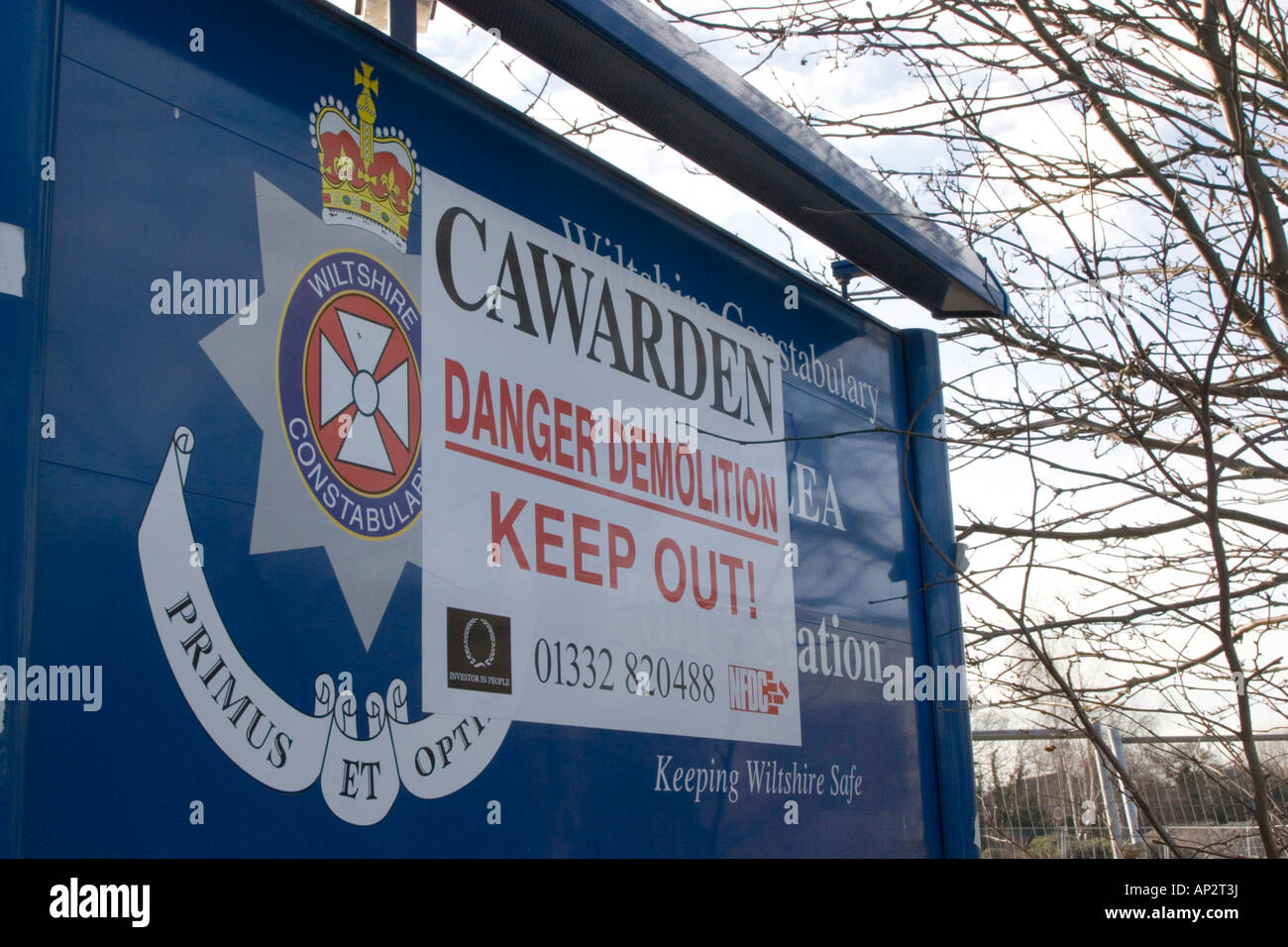 Abriss-Schild außerhalb Westlea Polizeistation in Swindon Stockfoto