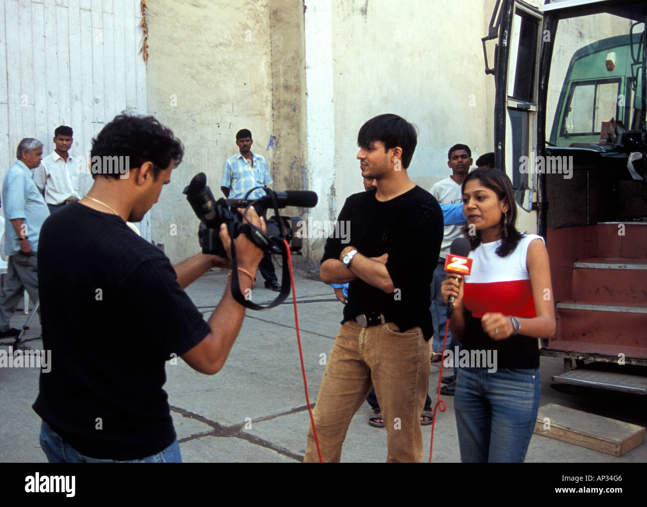 Vivek Oberoi interviewt während einer Pause bei Dreharbeiten für "Masti", Mumbai, Süd-Indien Stockfoto