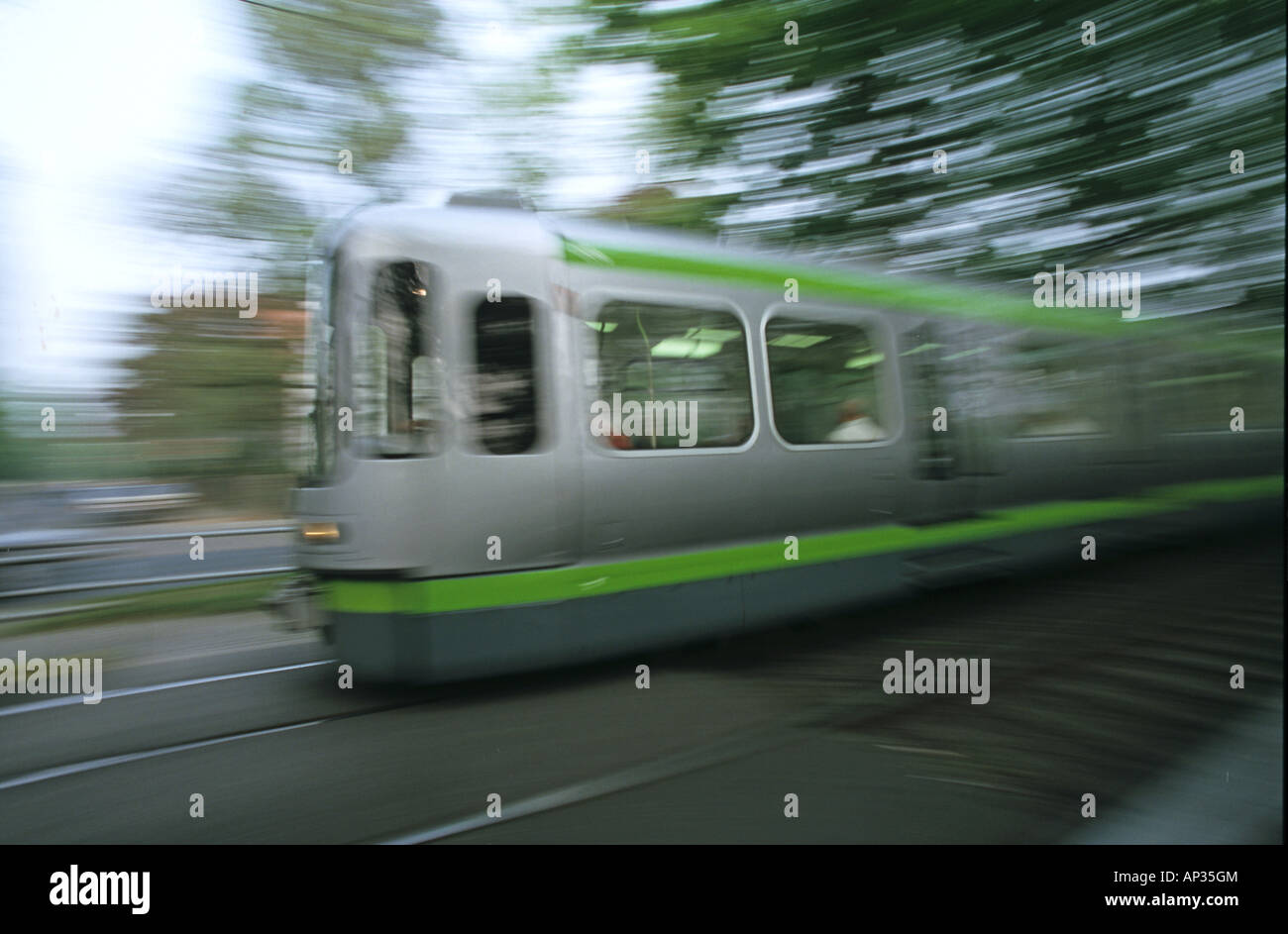 öffentliche Verkehrsmittel, bewegte Straßenbahn, Uestra, Hannovers Verkehrsbetrieb