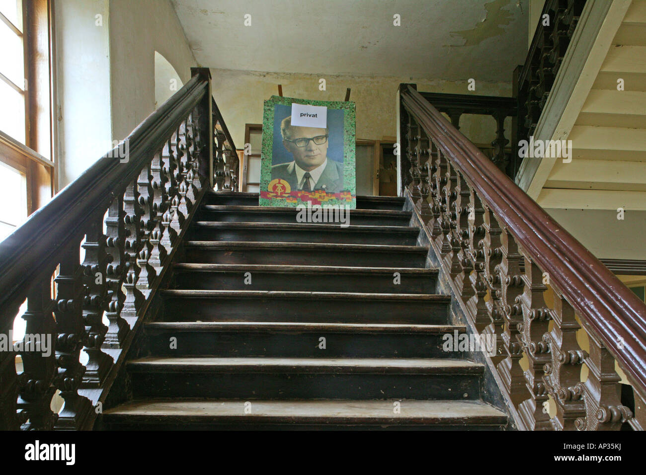 Honnecker Plakat blockieren Treppe Eingang mit der Warnung, private geschrieben am Kopf Stockfoto