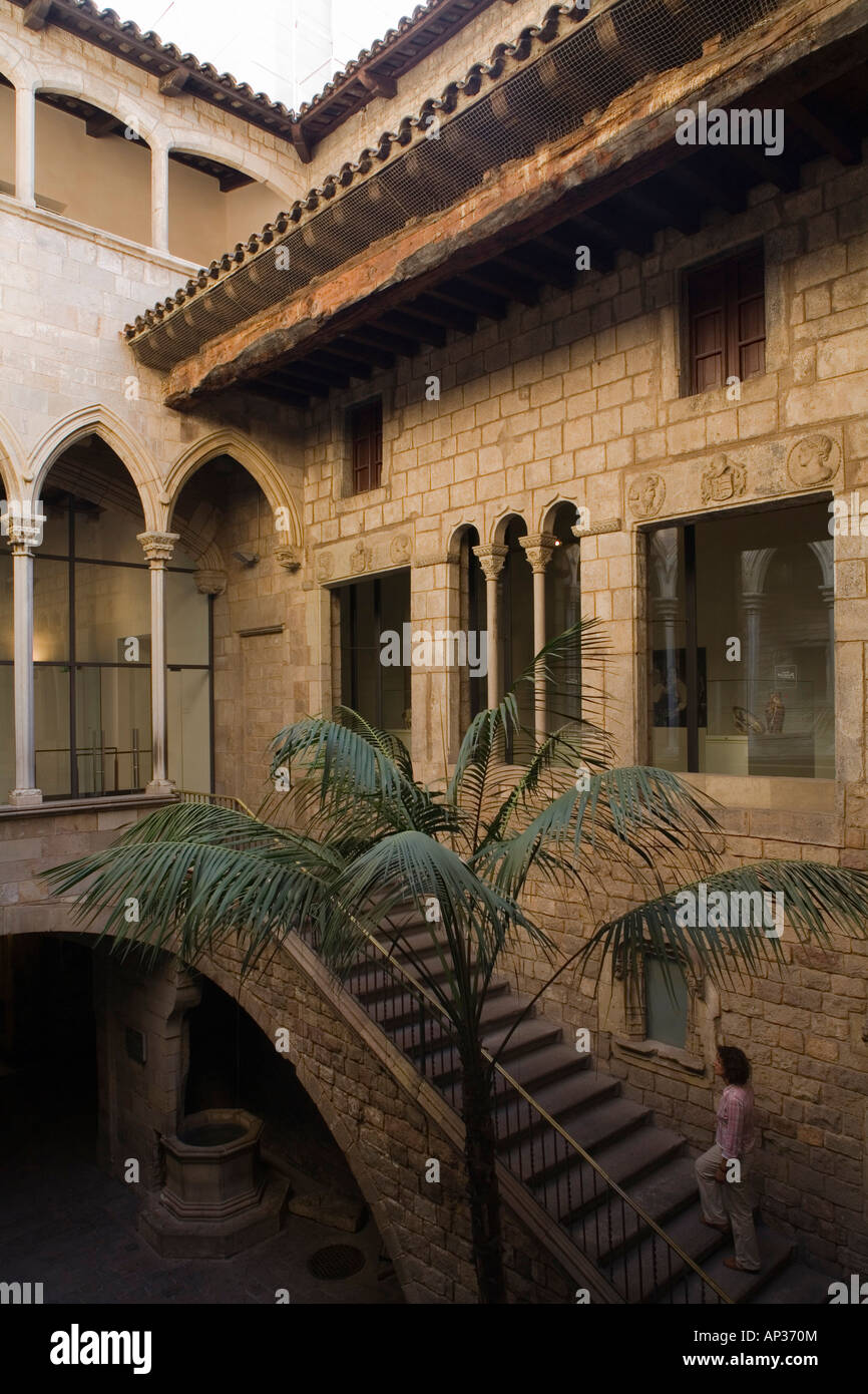 Treppe im Innenhof, Hof, gotischer Palast, Museu Picasso, Picasso-Museum, La Ribera, El Born, Ciutat Vella, Barcelona, Ca Stockfoto