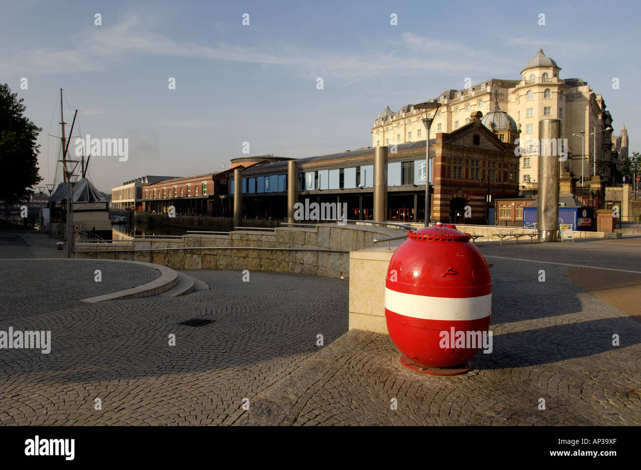 Bristol Stadtzentrum mit Blick auf die Wasserscheide Medienzentrum. Stockfoto