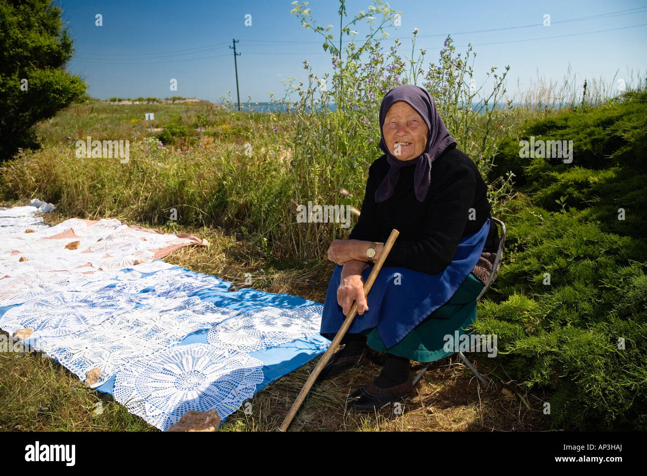 Bäuerin, Verkauf von Kunsthandwerk, Kap Kaliakra, Bulgarien Stockfoto