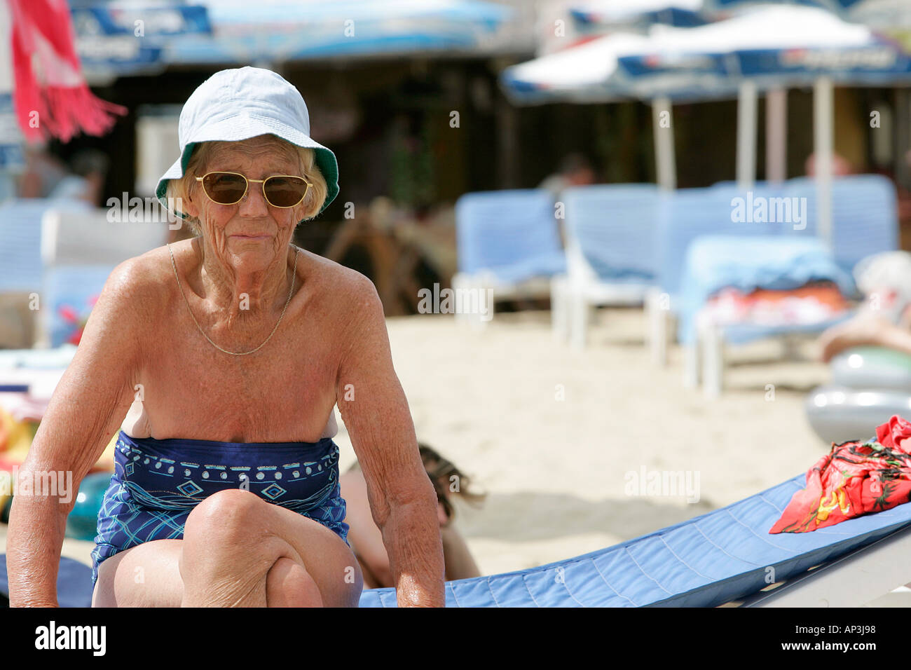 Sunny beach bulgaria woman swimming -Fotos und -Bildmaterial in hoher ...