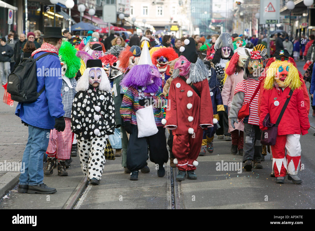 Schweiz, BASEL: Fasnacht Karneval Kinder-Parade Stockfotografie - Alamy