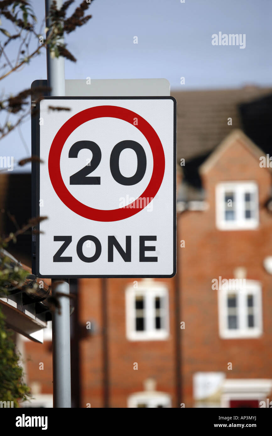 zwanzig 20 Meilen pro Stunde-mph-Verkehrssicherheit Stockfoto