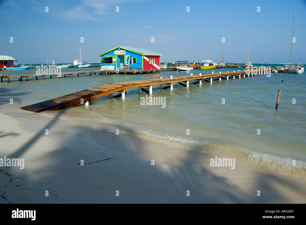 Mittelamerika, Belize, Karibik, Ambergris Caye, San Pedro. Insel-Pier. Stockfoto