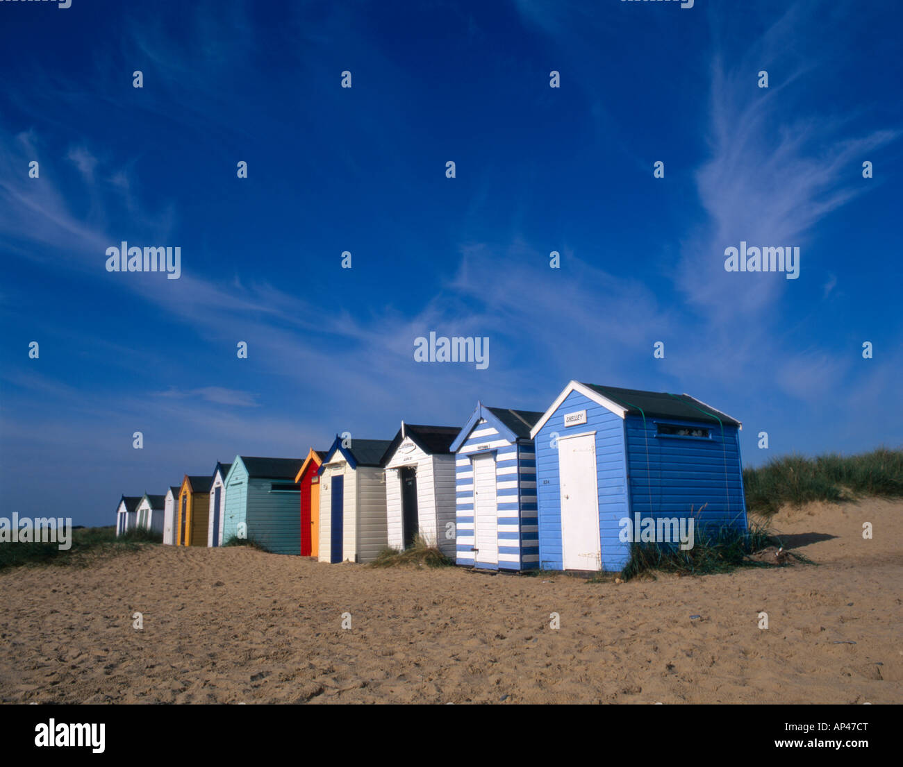 Eine Reihe von Strandhütten in der frühen Morgensonne, Southwold, Suffolk, Uk Stockfoto