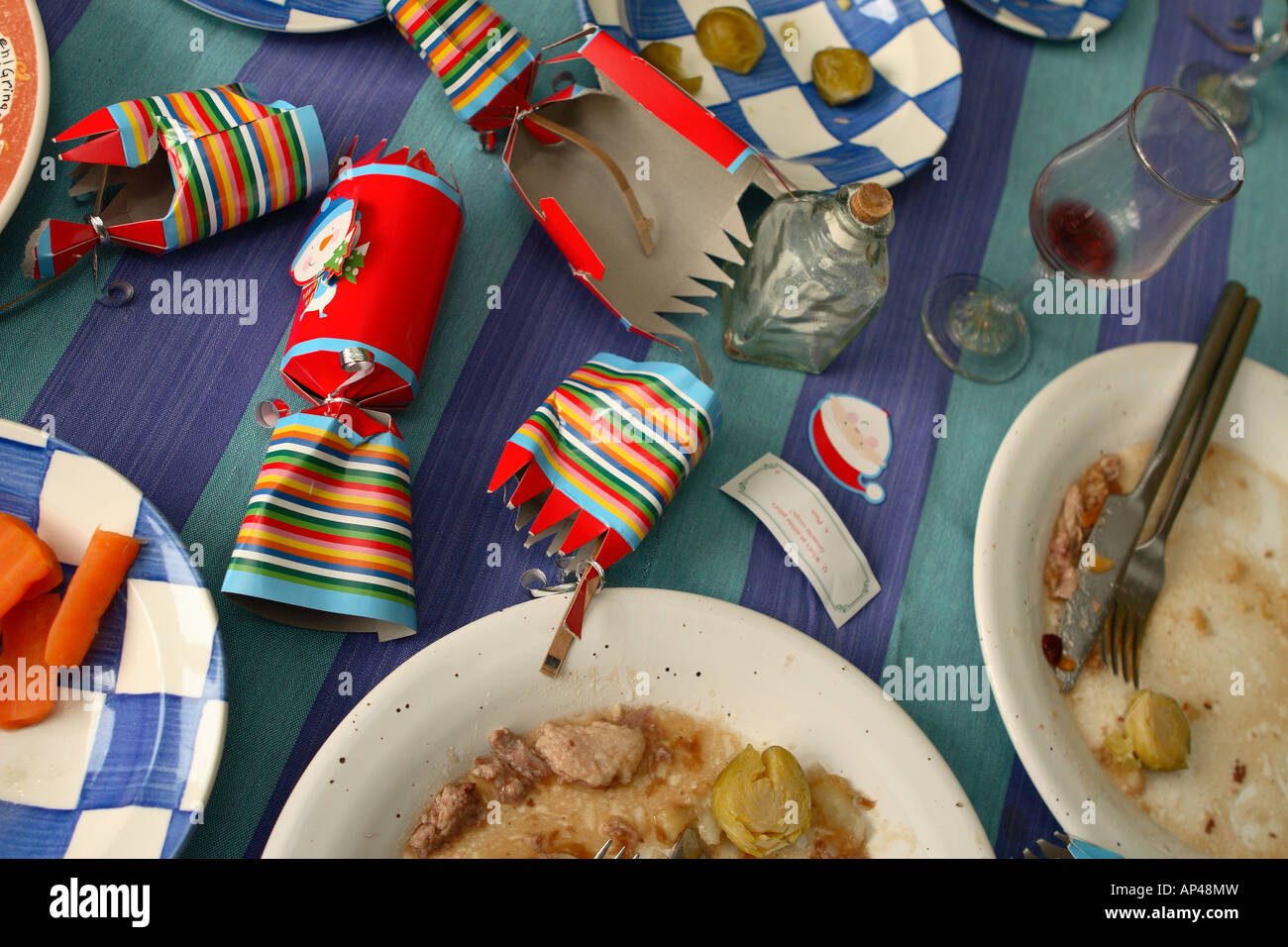 Weihnachten Abendessen nach der Mahlzeit Reste chaotisch Tabelle Stockfoto