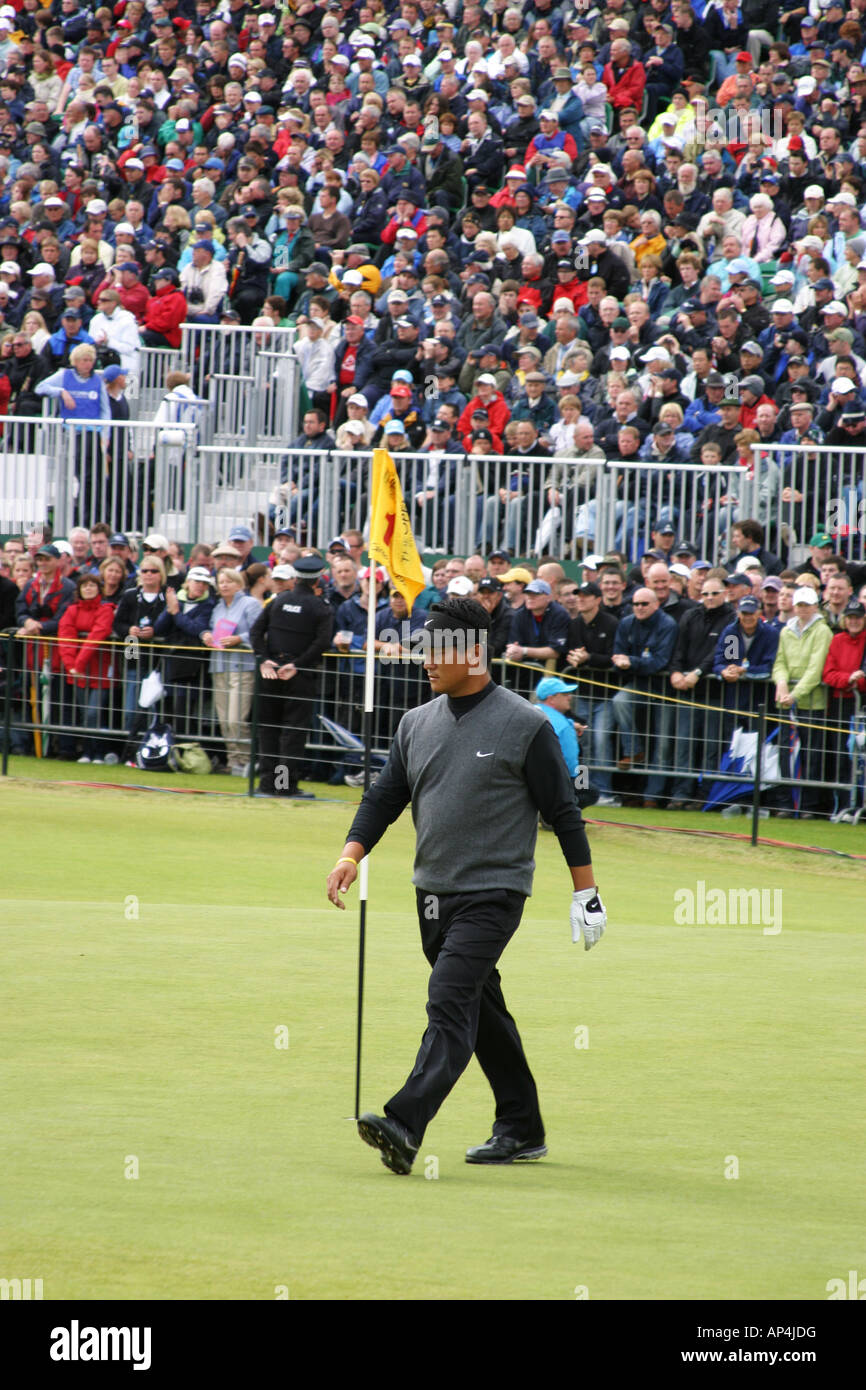 KJ Choi Profi-Golfer auf dem 18. Grün 2007 British Open Golf Championship, Carnoustie Schottland Stockfoto