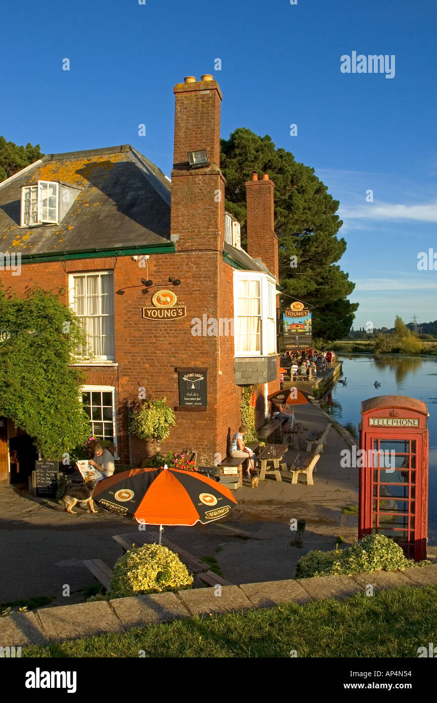 Doppelte sperrt Pub, Exeter Kanal, Devon, UK. Stockfoto