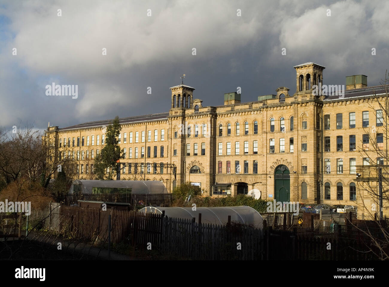 dh Titus Salze Alte Mühlengebäude SALTAIRE WEST YORKSHIRE 19 Jahrhundert Fabrik viktorianischen Fabriken england Industrie uk unesco-Gebäude Stockfoto