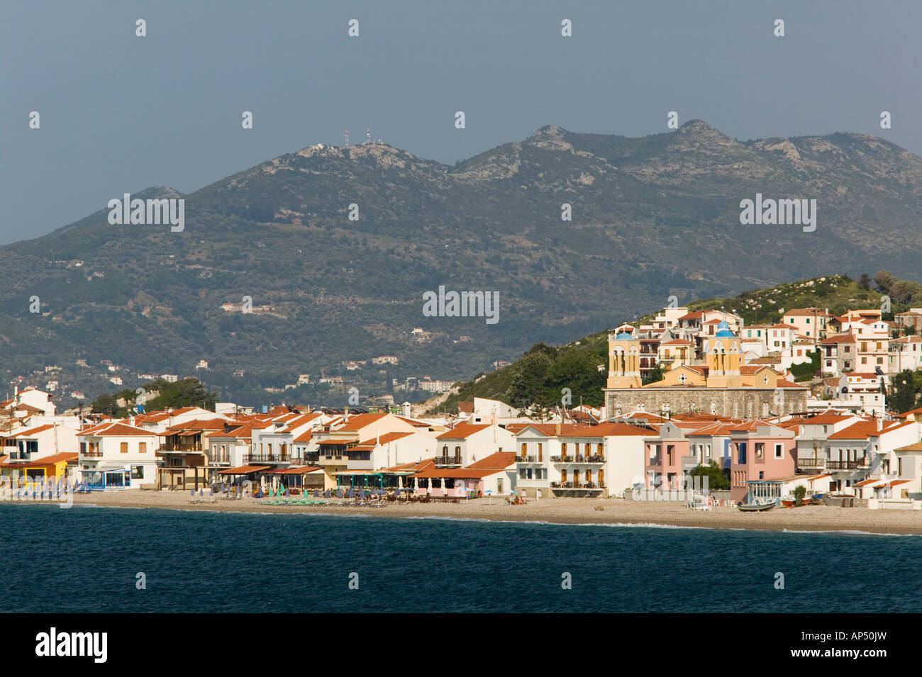 Griechenland, nordöstlichen Ägäischen Inseln, SAMOS, Kokkari: Hohe Vantage Blick auf Strand / späten Nachmittag Stockfoto