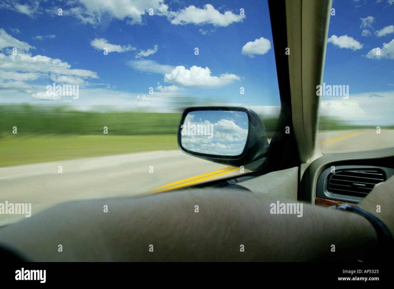 Fahren auf der Autobahn Stockfoto