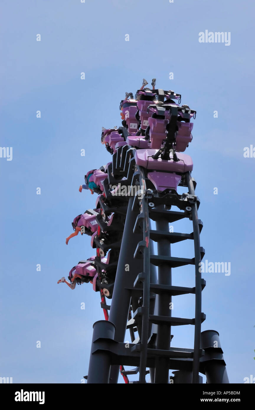 Die Achterbahn namens T2 im Six Flags Kentucky Kingdom Stockfoto