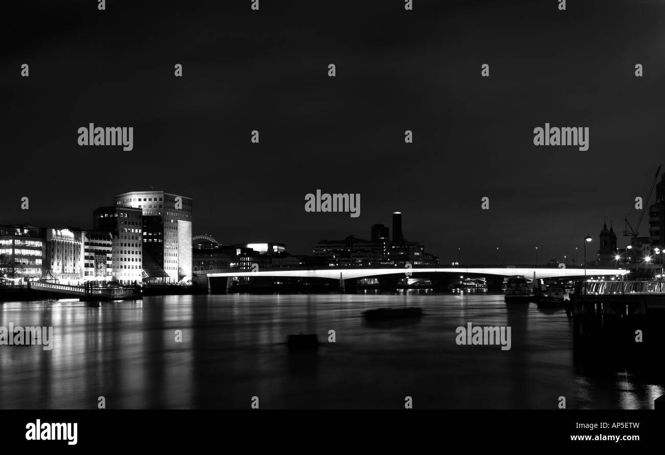 London Brücke schwarz / weiß Stockfoto