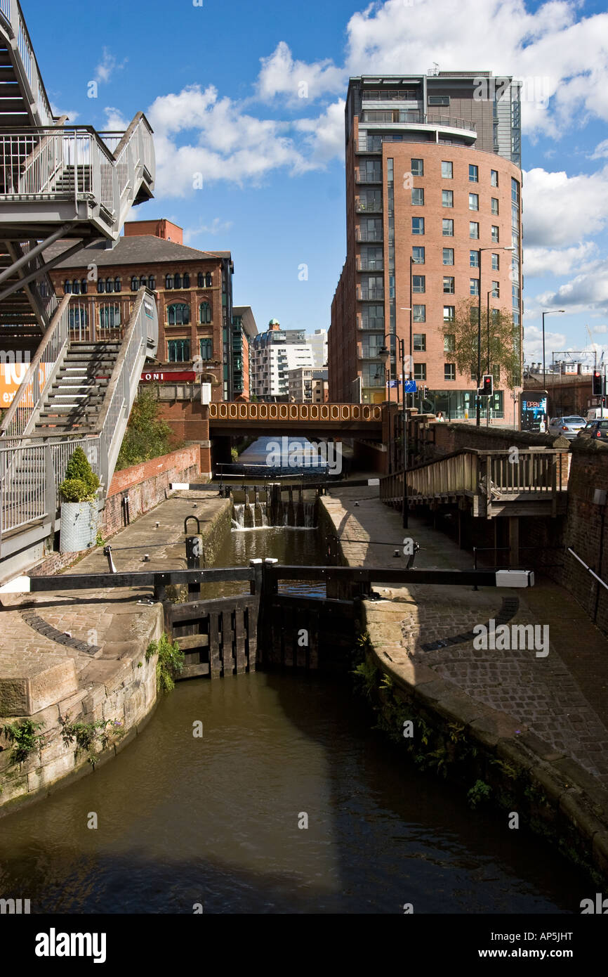 Deansgate Locks bei Whitworth Street auf Rochdale Kanal Manchester UK Stockfoto