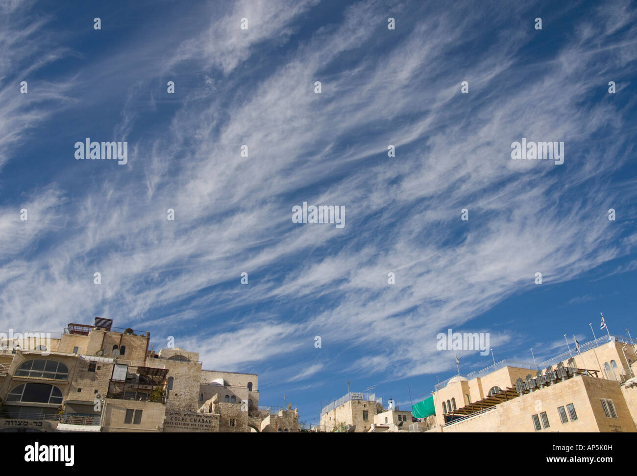 Israel Jerusalem alte Judenviertel der Stadt Ansicht des Gehäuses hinter Klagemauer mit Winterhimmel Stockfoto