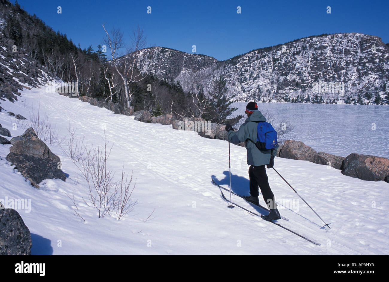 Acadia Nationalpark, ME Langlaufen auf den Straßen Wagen neben Jordan Pond und die Bläschen. Stockfoto