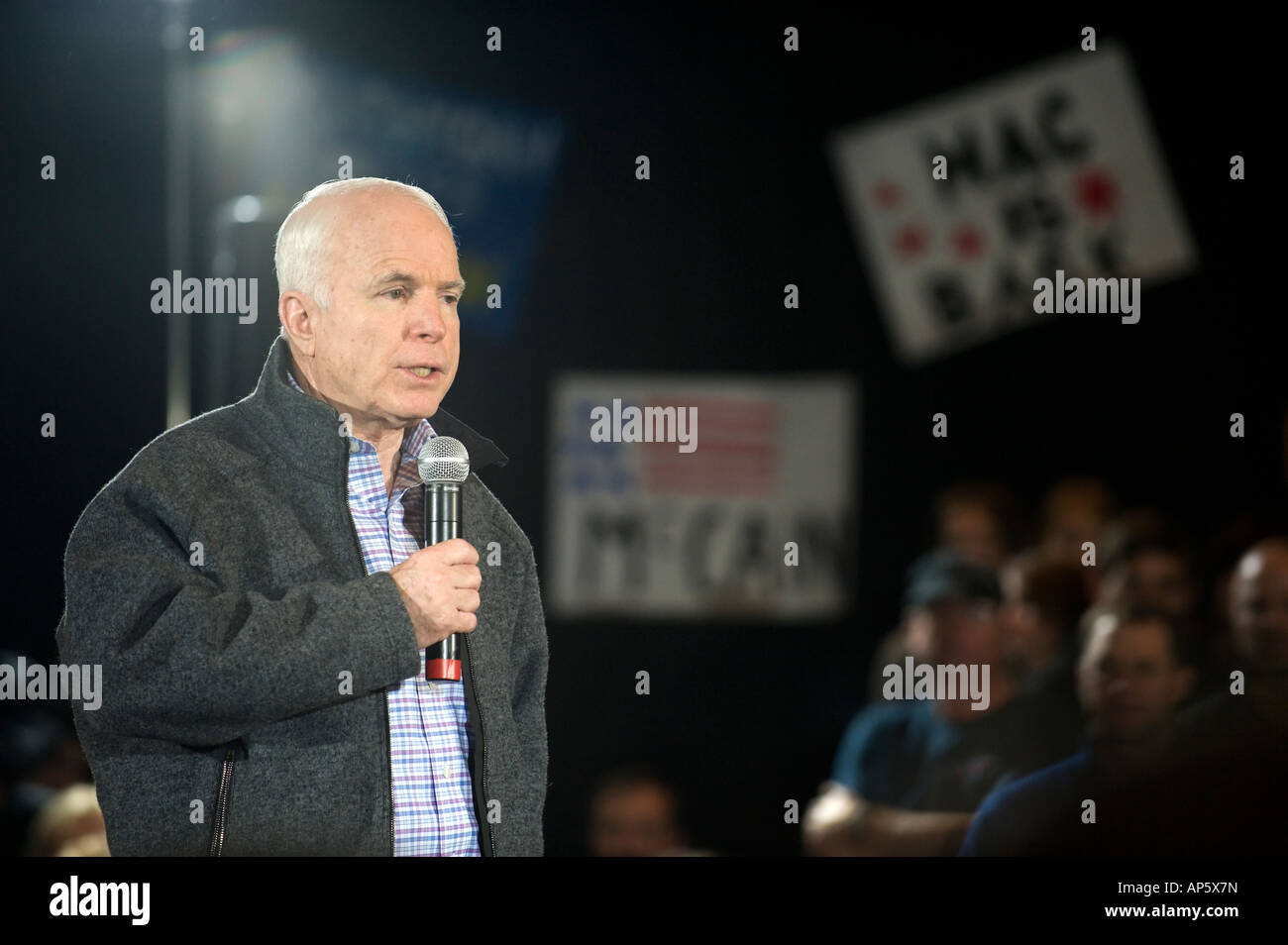 12. Januar 2008 US-Senator und republikanische Präsidentschaftskandidat John McCain am Rathaus in Warren, Michigan USA Stockfoto