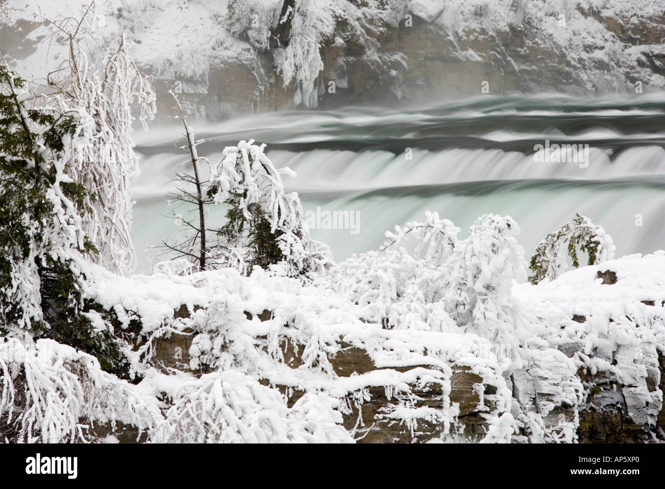 Kootenai Wasserfälle in der Nähe von Troja Montana im winter Stockfoto