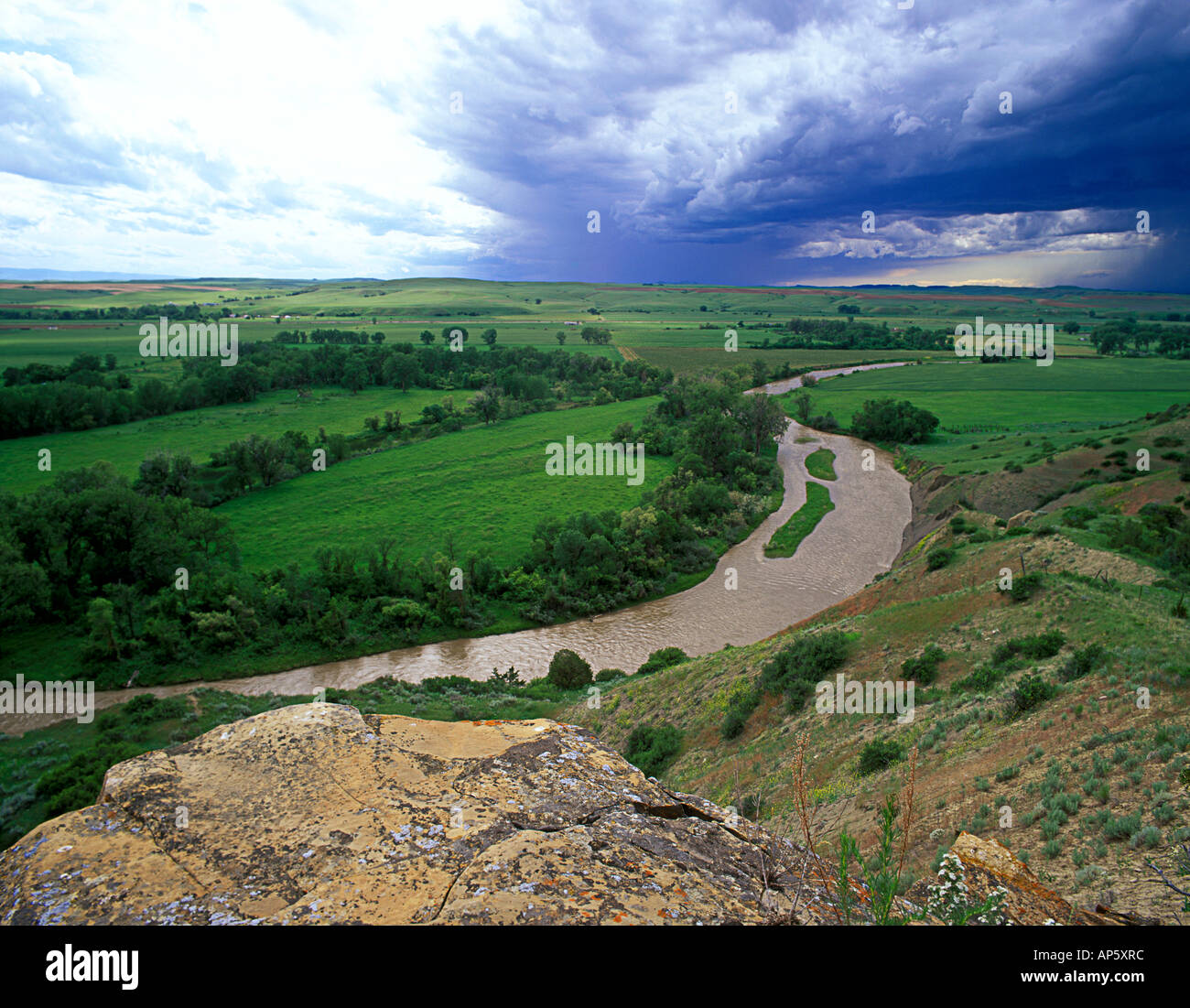 Nahenden Gewitter am Little Bighorn River in der Nähe von Lodge Grass Montana Stockfoto