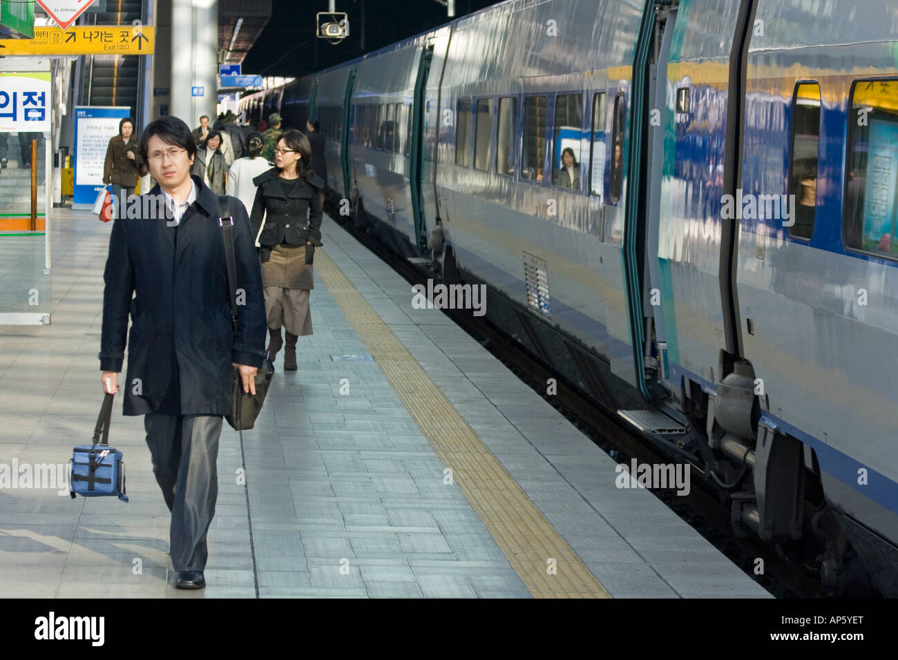 KTX Seoul Station Railroad Plattform Seoul Südkorea Stockfoto