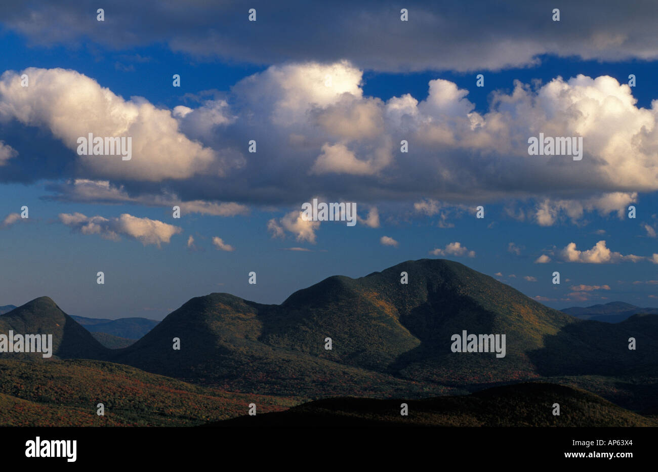 Mount Carrigain von Zeacliff in den weißen Berg NF Pemigewasset Wilderness Area gesehen. Fallen. Appalachian Trail Stockfoto