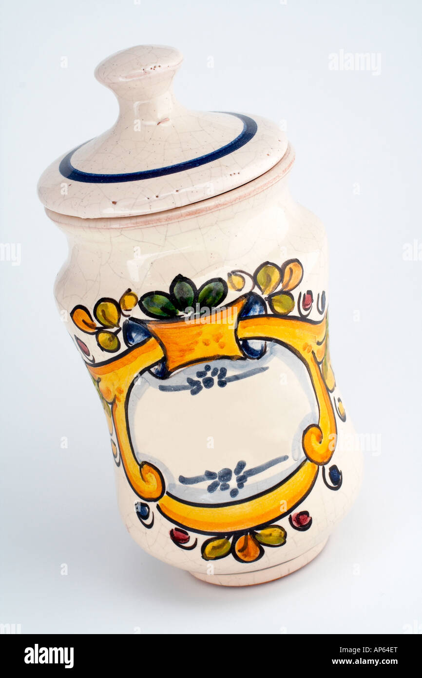 Altes weißes Glas auf weißem Hintergrund Stockfoto