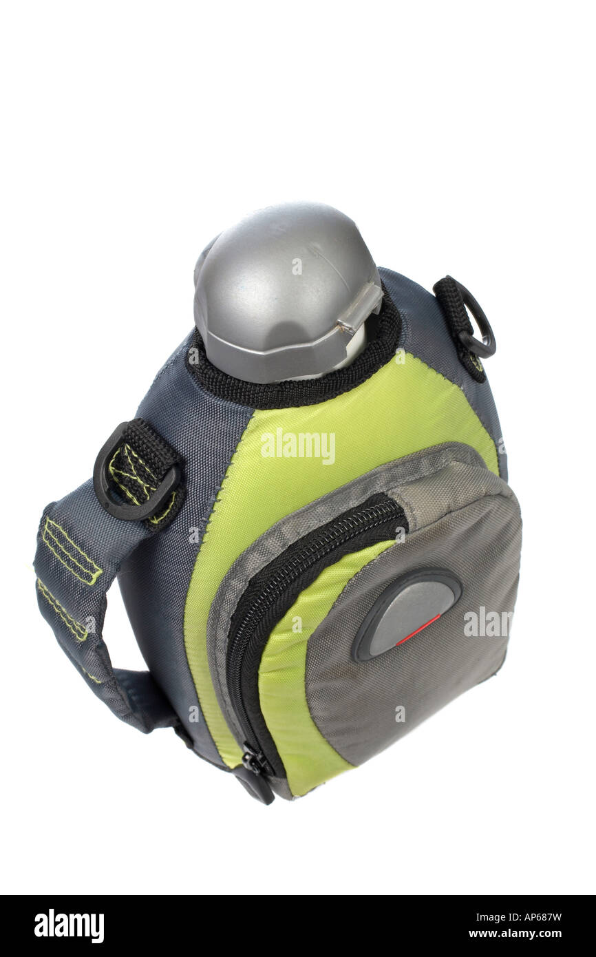 Eine grüne Kantine reflektiert auf weißem Hintergrund Stockfoto