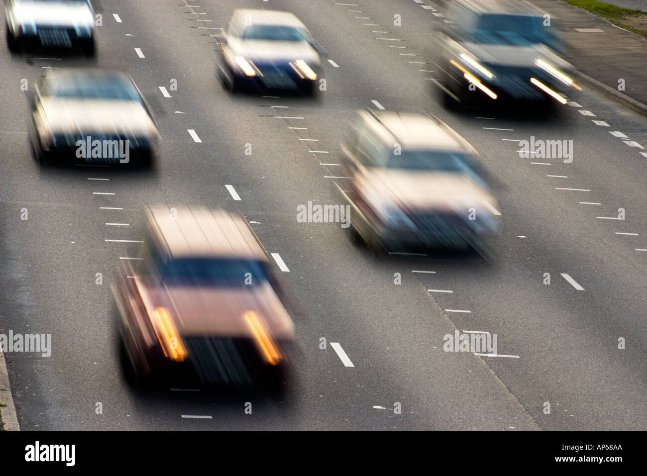 Auto Verkehr Auto Autobahn Autobahn London England Großbritannien Vereinigtes Königreich UK verwischen Stockfoto