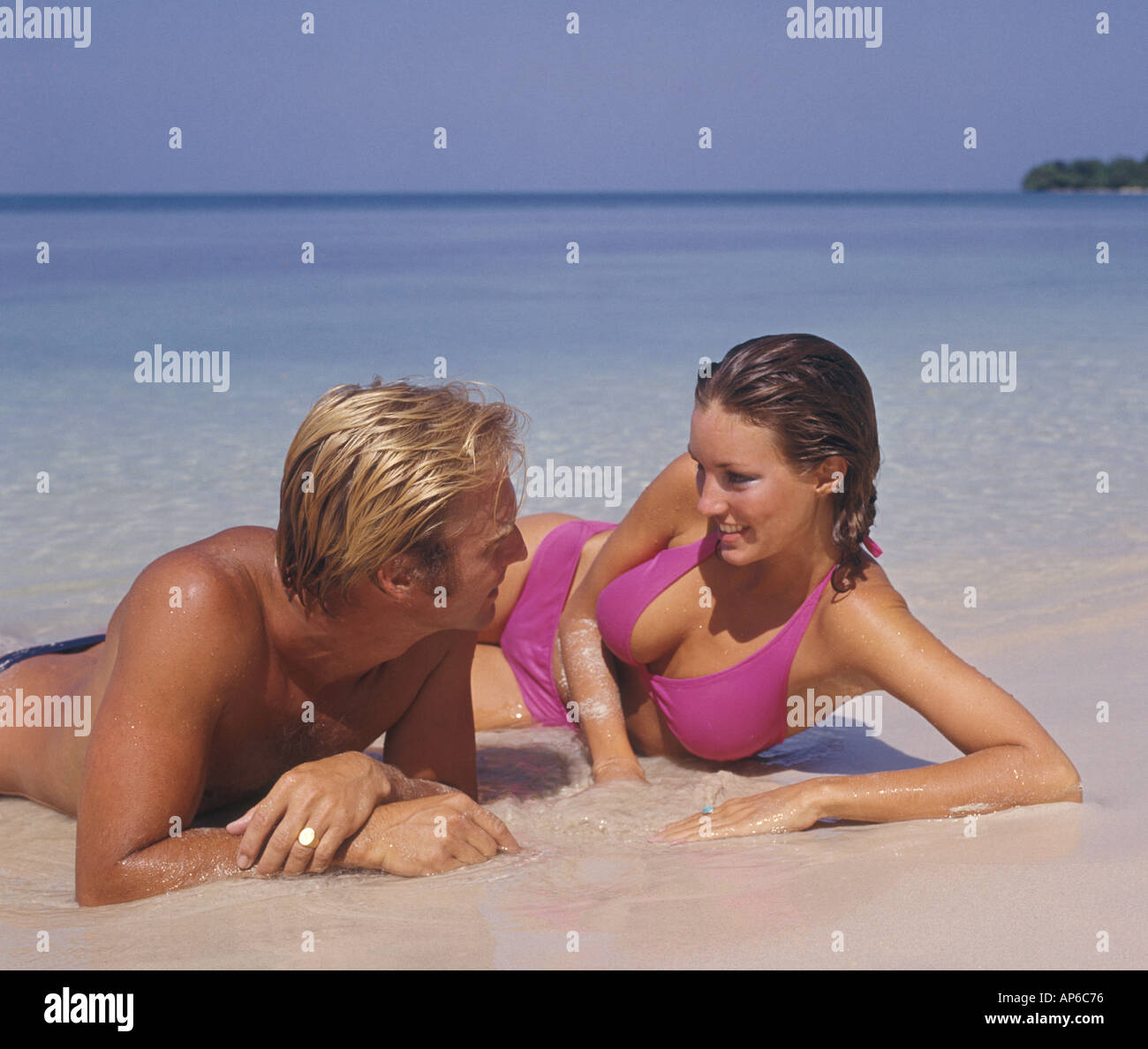 paar am Strand Karibik Insel entspannend Stockfoto