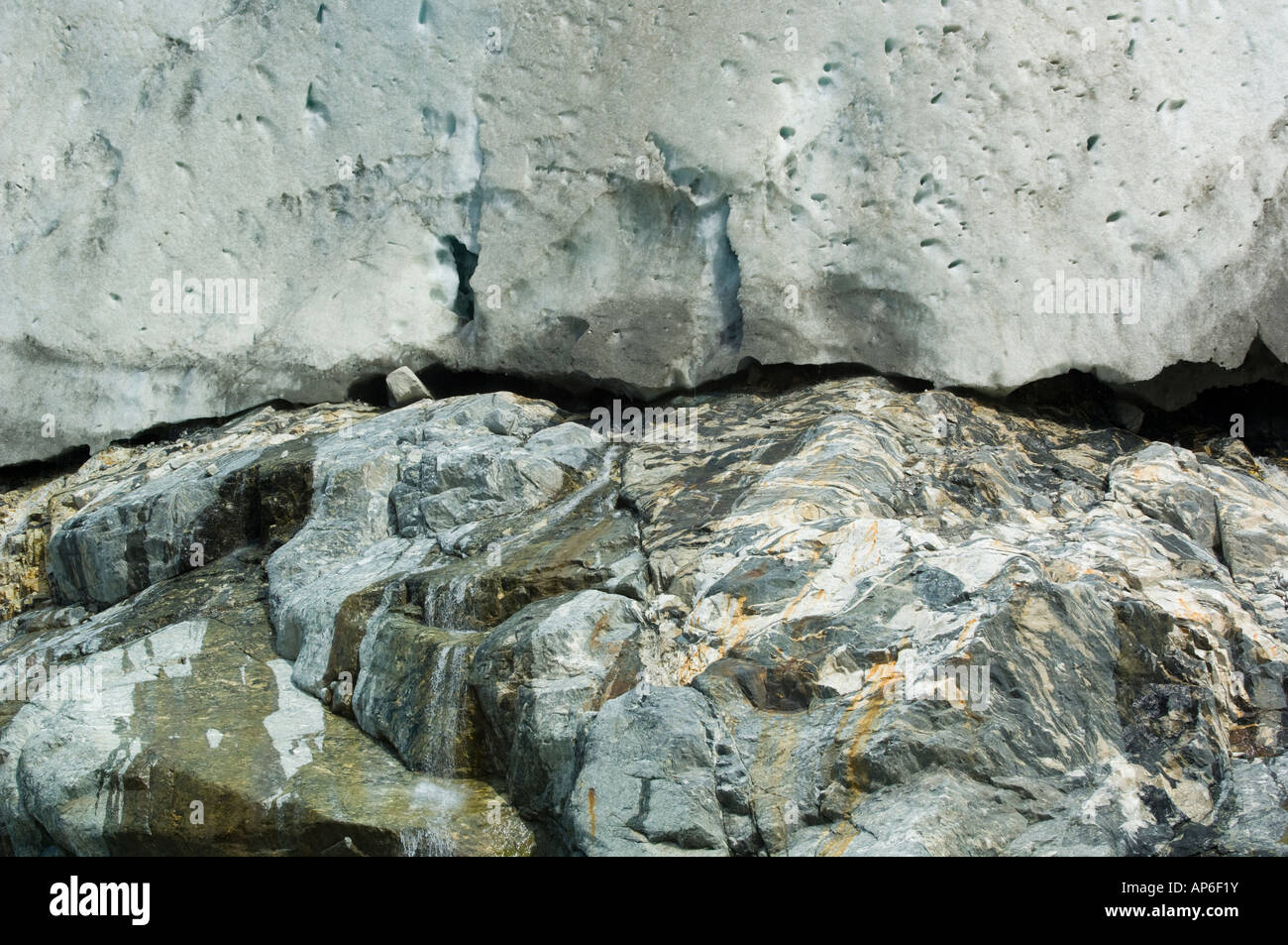 Eis und Fels am Rand des nördlichen Sawyer Gletscher Tracy Arm Fjord Alaska USA Stockfoto