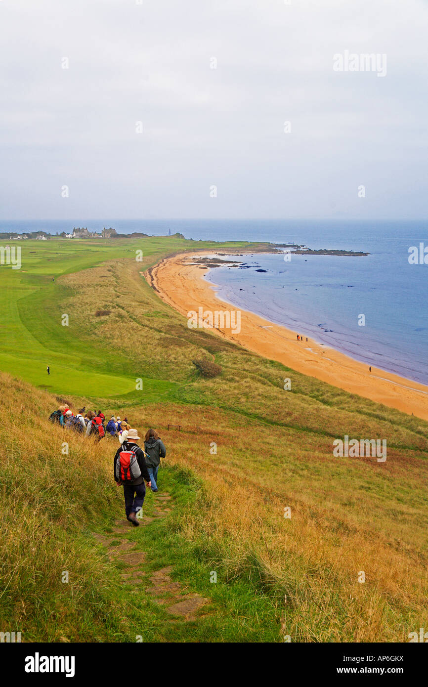 Eine weitläufige Club Abstieg zum Strand von Earlsferry auf der Fife Coastal Path Stockfoto