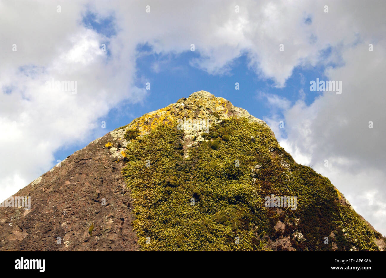 Maen Llia eine massive Diamant geformt Menhir auf isolierte offene Heidelandschaft zwischen Ystradfellte und Heol Senni Powys Wales UK Stockfoto