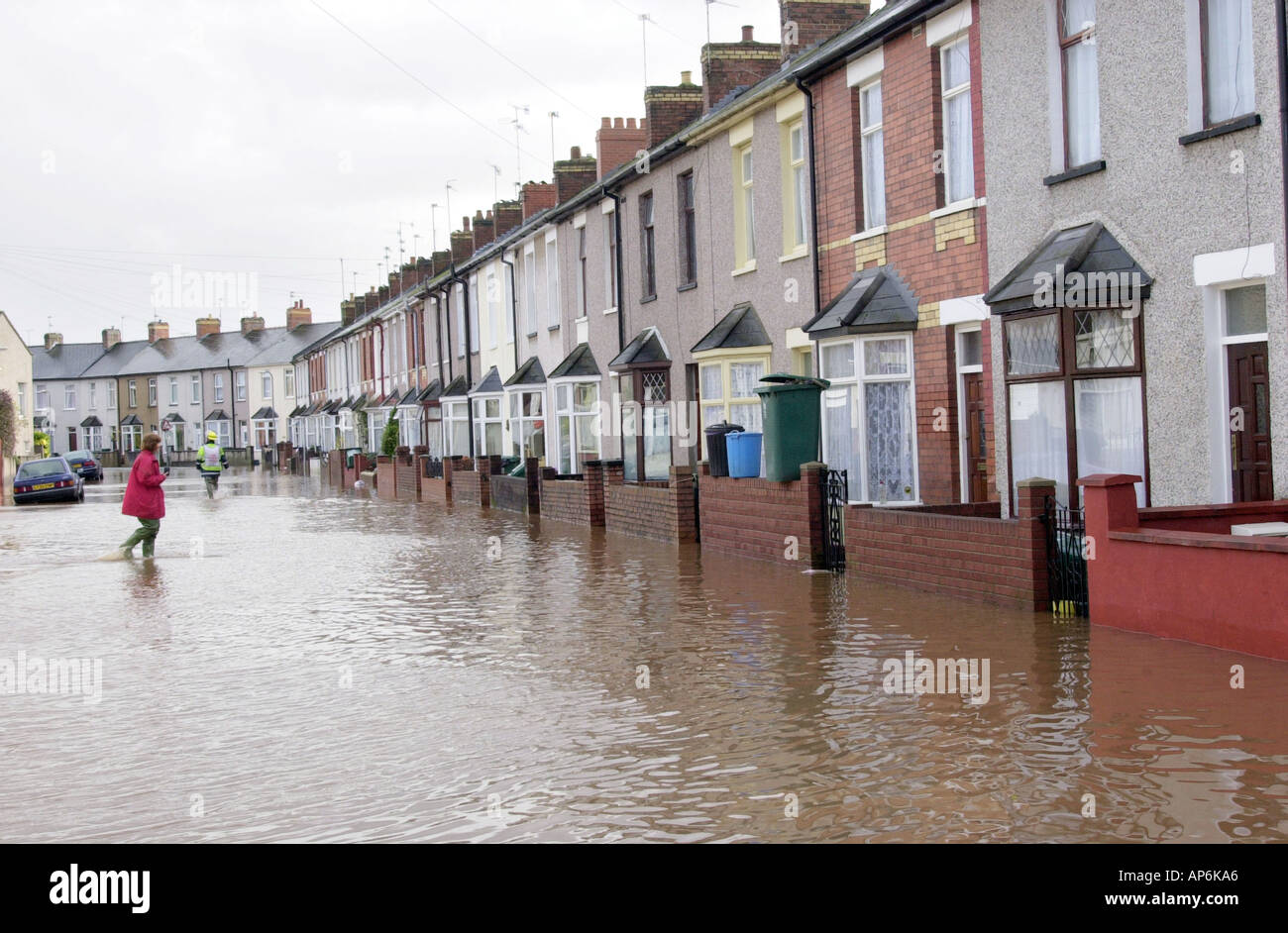 Überflutete Straße und Häuser in Newport South Wales UK Stockfoto