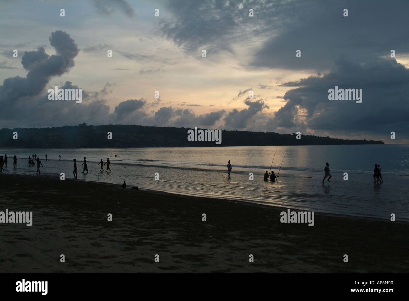 Angeln Männer Jimbaran Beach Bali Stockfoto